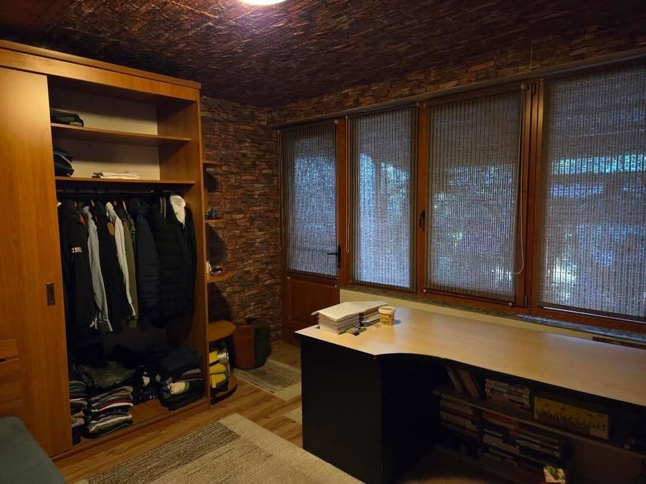 Vand/schimb apartament cu 3 camere zona centrala cu apartament/casa cu 2 camere  cu garaj inclus