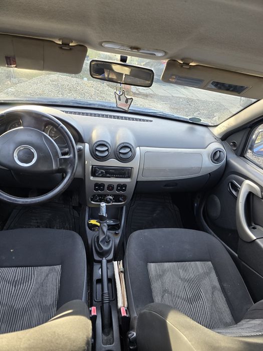 Dezmembrez Dacia Sandero