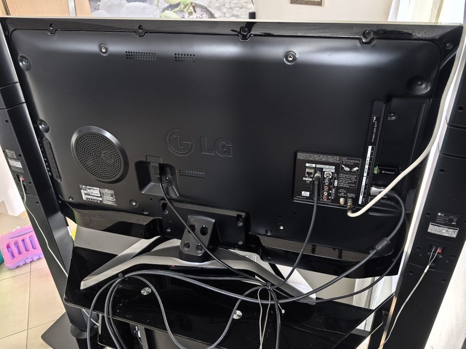 Като нов 3D SMART Телевизор LG с дисплей 42 инча с подарък 3D очила!