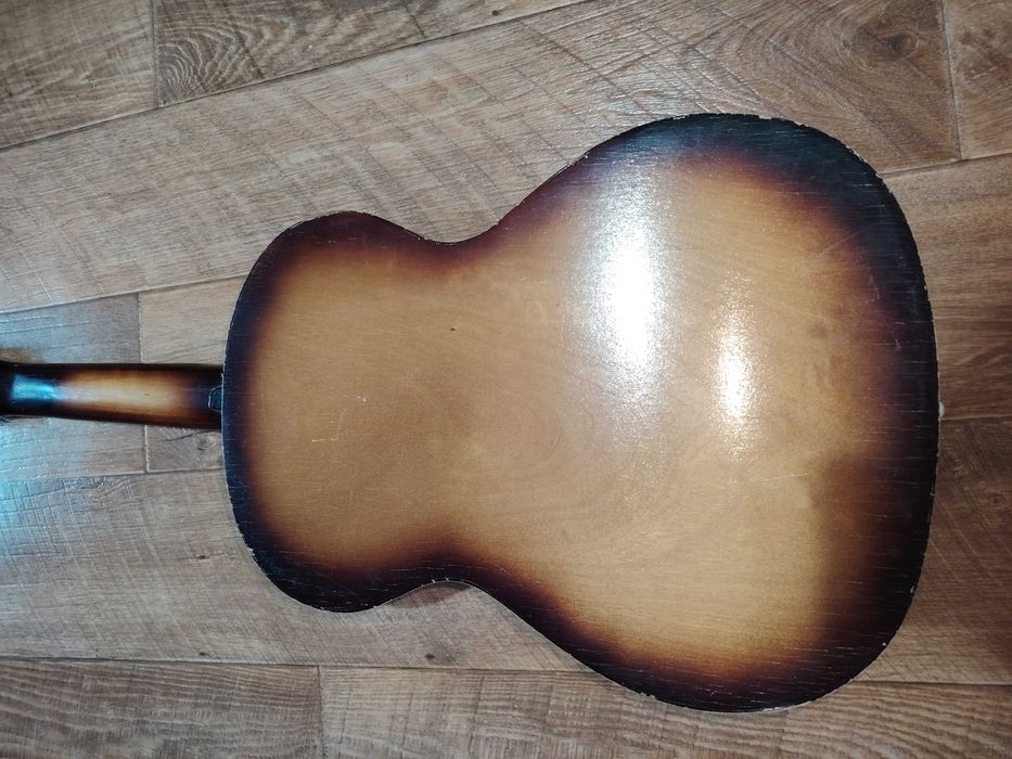 Гитара б/у цена 8 000 тг