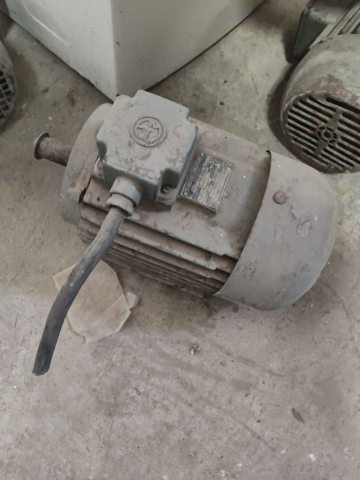Vând motoare electrice diferite puteri