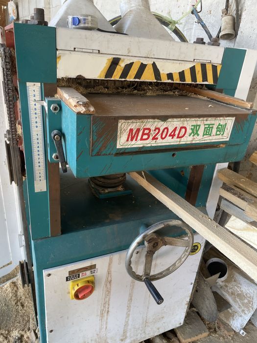 Ikki tomonlama yogochga ishlov beradi deyarli yangi