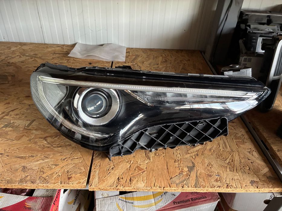 Alfa Romeo Stelvio Алфа Ромео Стелвио. Десен фар. Би-ксенон. 50552984.