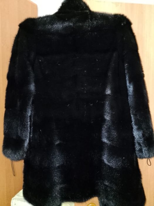 Продам шубу дл.90см чёрная