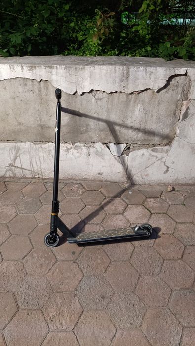 Продается самокат limit fortress
