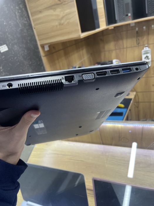 Asus hamma joyi ishlaydi