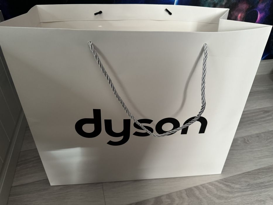 Продам фен dyson(дайсон),но есть гравировка