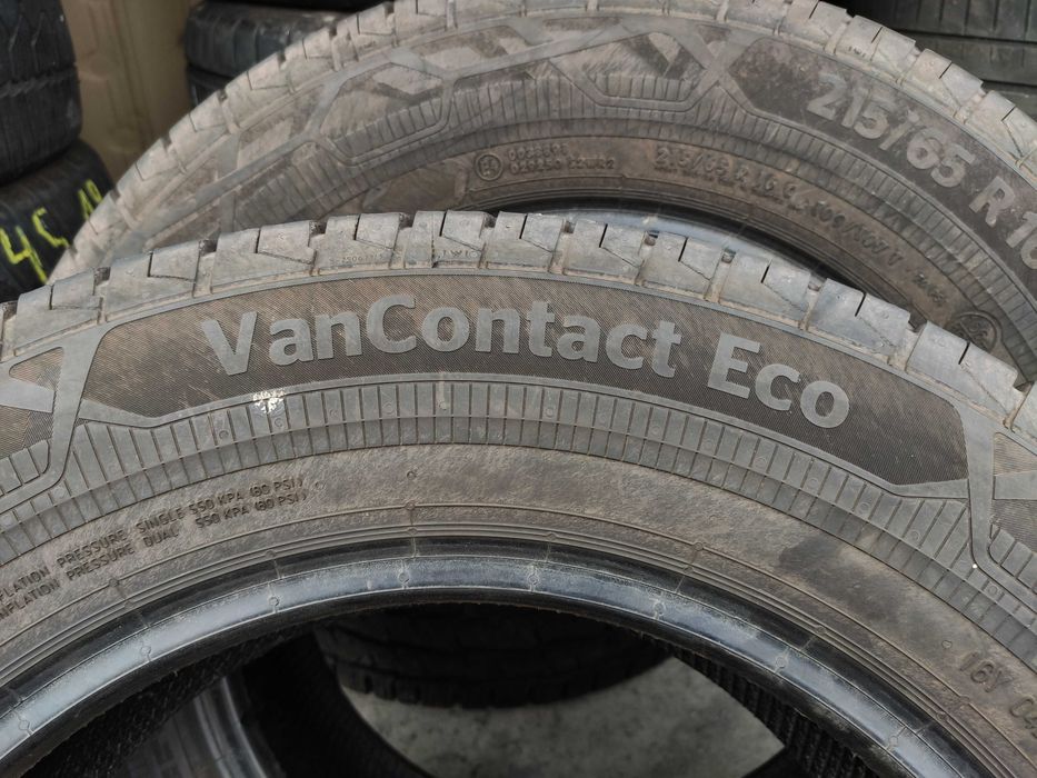 2бр Летни гуми за БУС 215 65 16 С - Continental