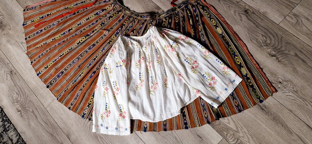 Ie și valnic din matase