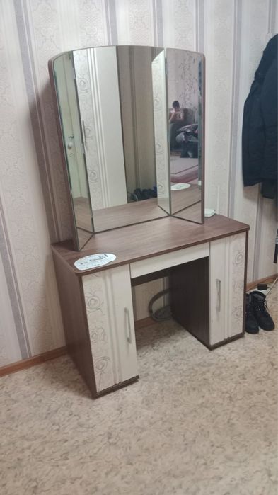 Продам мебель шкаф и зеркало