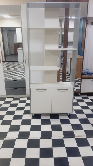 Продаётся камод прихошка книжний полка обувнитца.