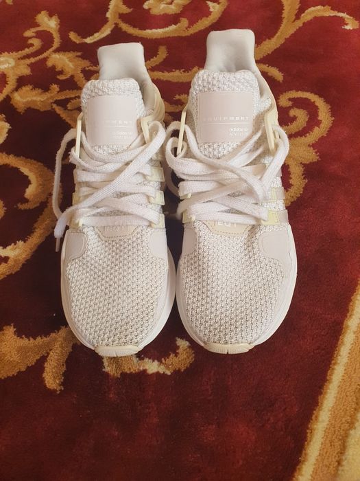 Adidasi albi marimea 38
