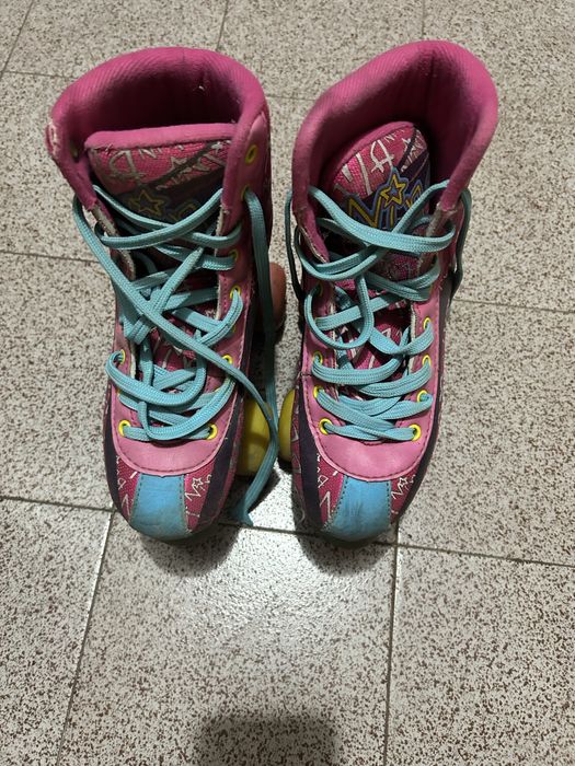 Детски розови кънки.