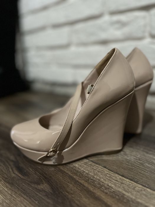 Разные туфли, одного размера