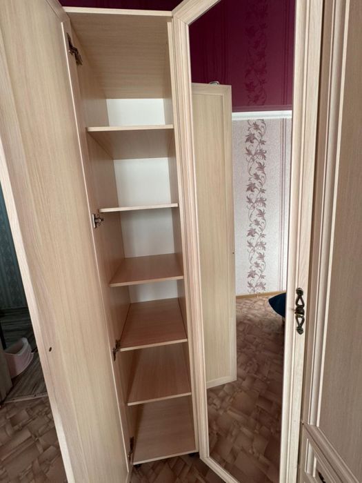 Продам! Отличном состоянии угловой шкаф