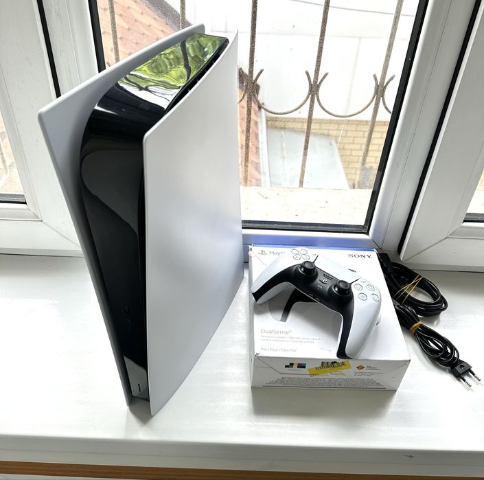 Sony PlayStation 5 Digital Edition + 1 геймпад
