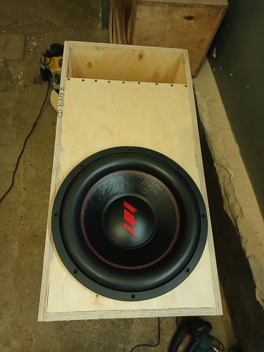 Продам сабвуфер новый урал