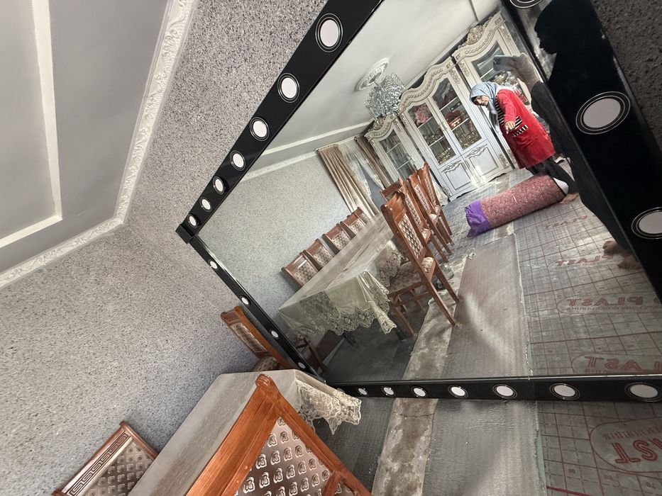 sotiladi oyna 2 metruv 20 sm boyi 180  akreldan qilingan  sveti 3 xil