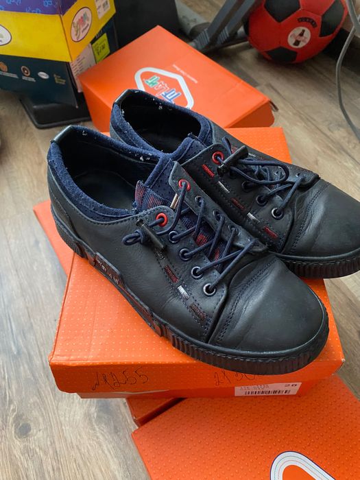 Продам детскую обувь