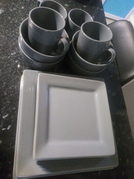 Посуда серого цвета