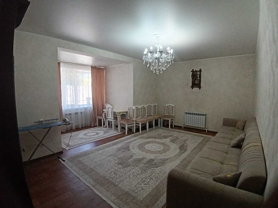 Продается квартира,Центр участок земли .под коммерцию можно по Л. Беды