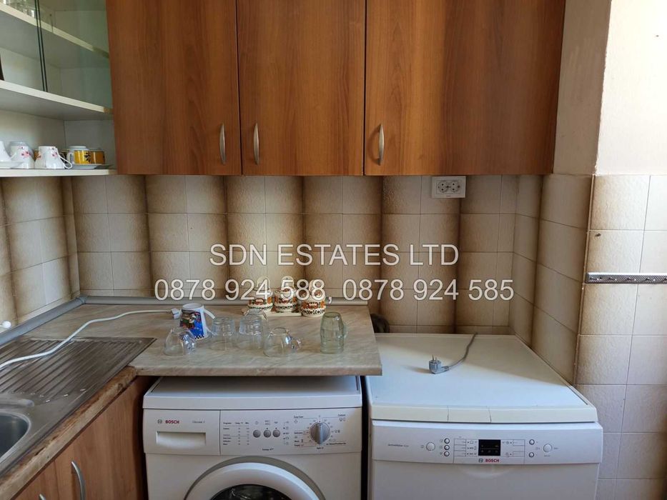 Продава четиристаен апартамент в центъра на града