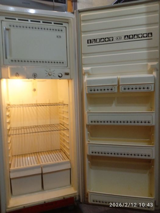 Холодильник снежинка и микроволновка