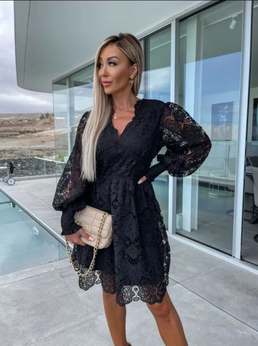 Прекрасна дантелена рокля