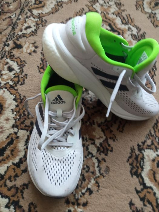 Vând Pantofi sport Adidas Nr 43 1/3 foarte buni