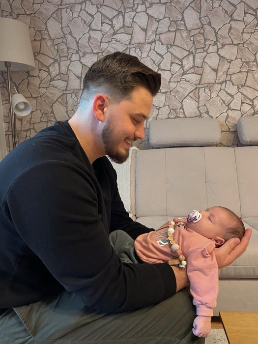 Sunt babysitter/ bonă masculină la domiciliul tău în Cluj