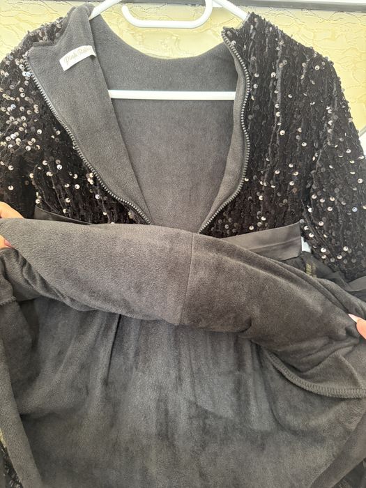 Ватирана детска рокля в черен цвят