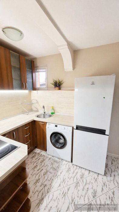 Етаж от къща, под наем, кв. Орландовци