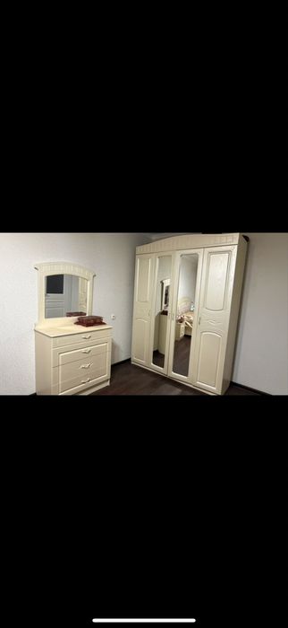 Продаю спальный гарнитур