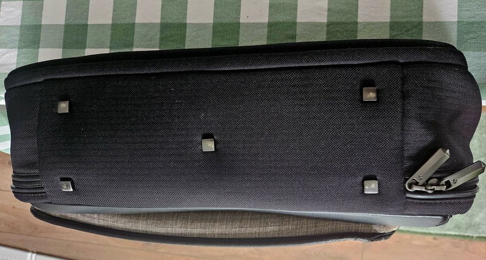 Vând geanta de laptop 15.6 inchi marca Samsonite