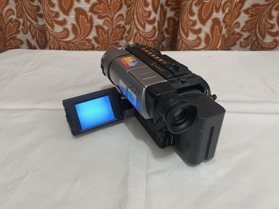 Sony Handycam Vision CCD-TRV65 (NTSC).