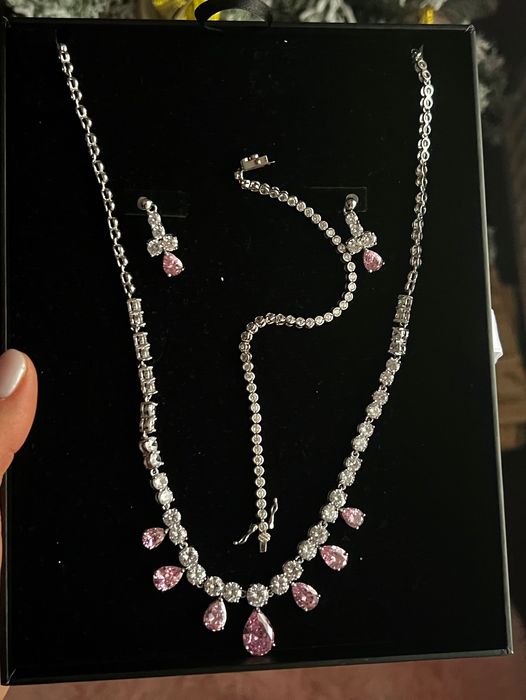 Сребърно колие с камъни Swarovski