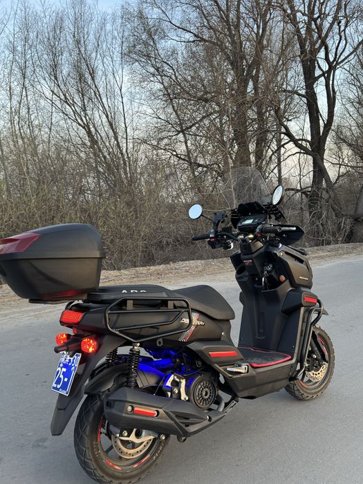 Продам скутер танк Новый!