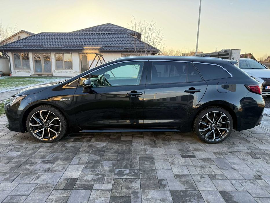 Toyota Corolla 2.0 Hybrid 184cp ECVT Lounge