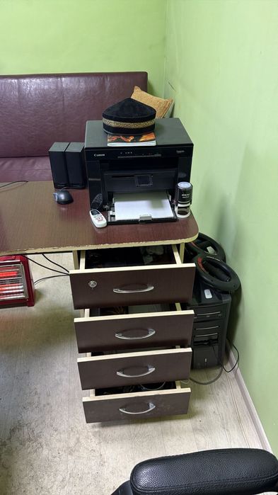 Офисный стол угловой