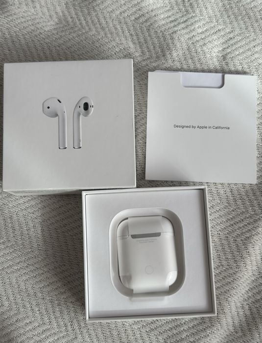 airpods 1 оригинал в отличном состояние