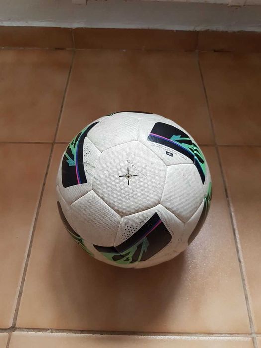 Minge Fotbal Hybride FIFA BASIC CLUB BALL Mărimea 5