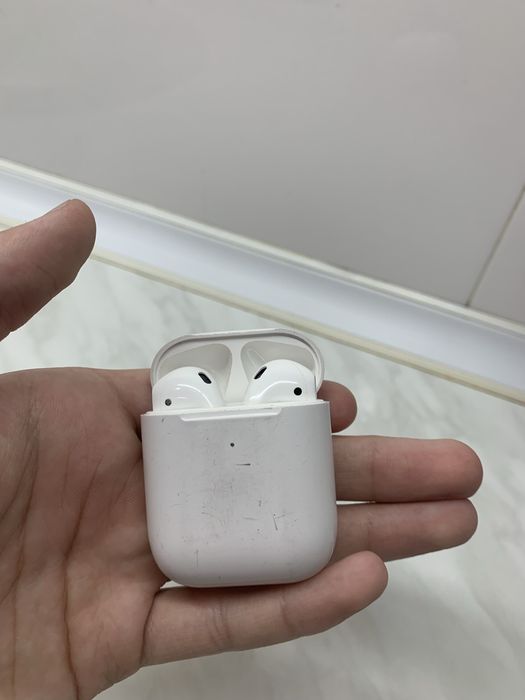 Продается наушник airpods