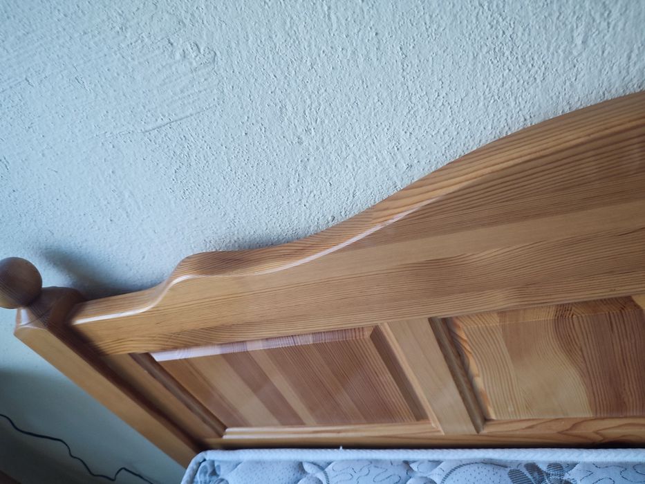 Спалня от естествено дърво