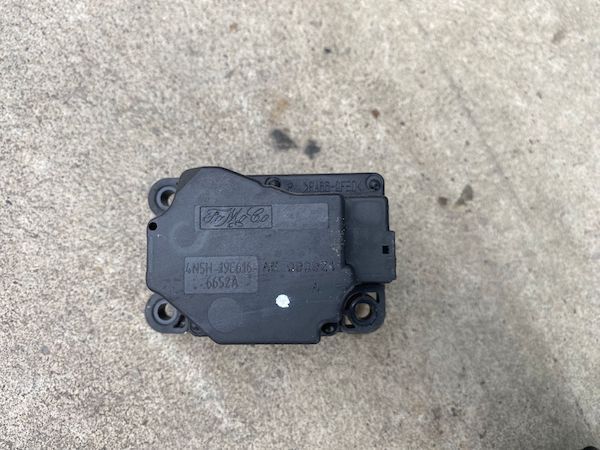 Motoras recirculare aeroterma Volvo S40 V50 C30 2008-2013 4N5H-19E616-6652A