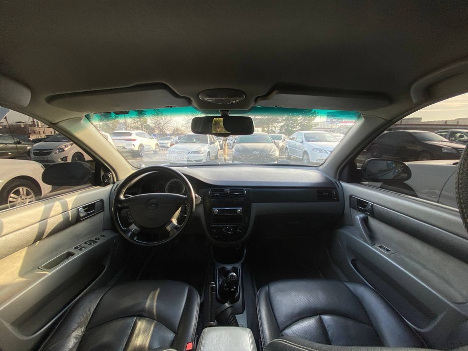 СРОЧНО ПРОДАЁТСЯ ласетти 1.8 2013года