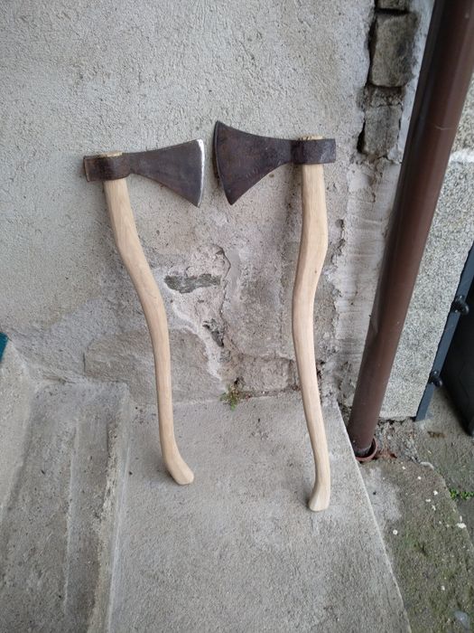 Продавам две антикварни огромни брадви Франция 19-ти век