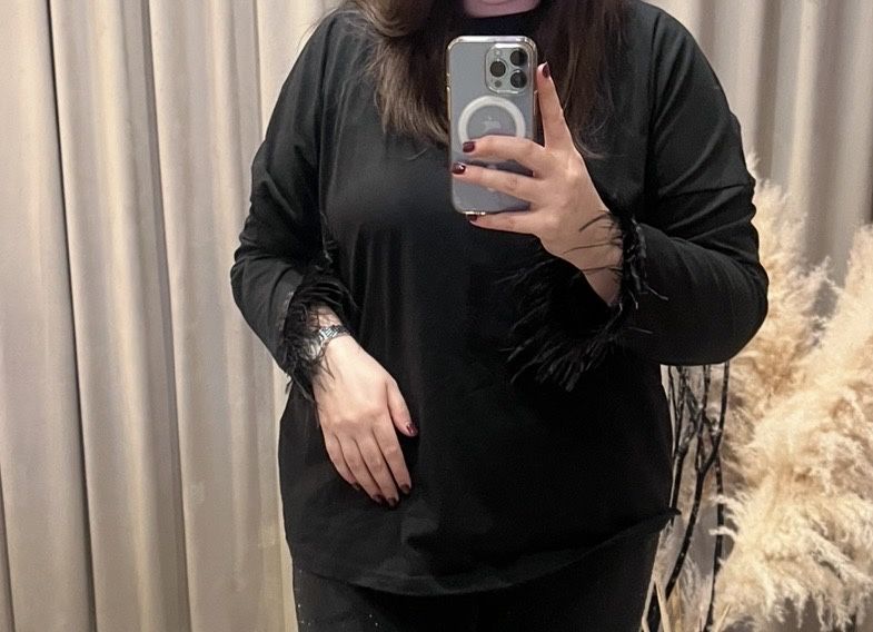 Продам лонгслив с перьями