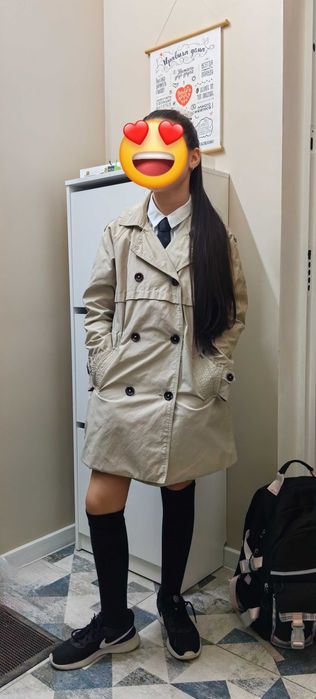 Плащ для девочки демисезонный.