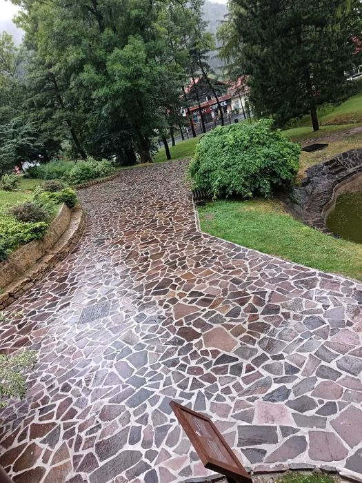 Amenajări cu piatră naturală: socluri, alei, garduri. Montaj în toată țara.