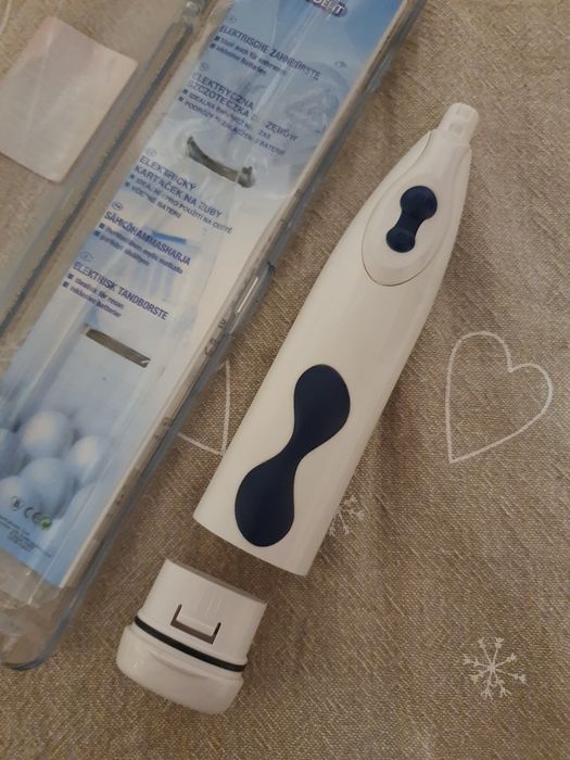 Periuța de dinți electrica Nevadent +  8 perii rezerve